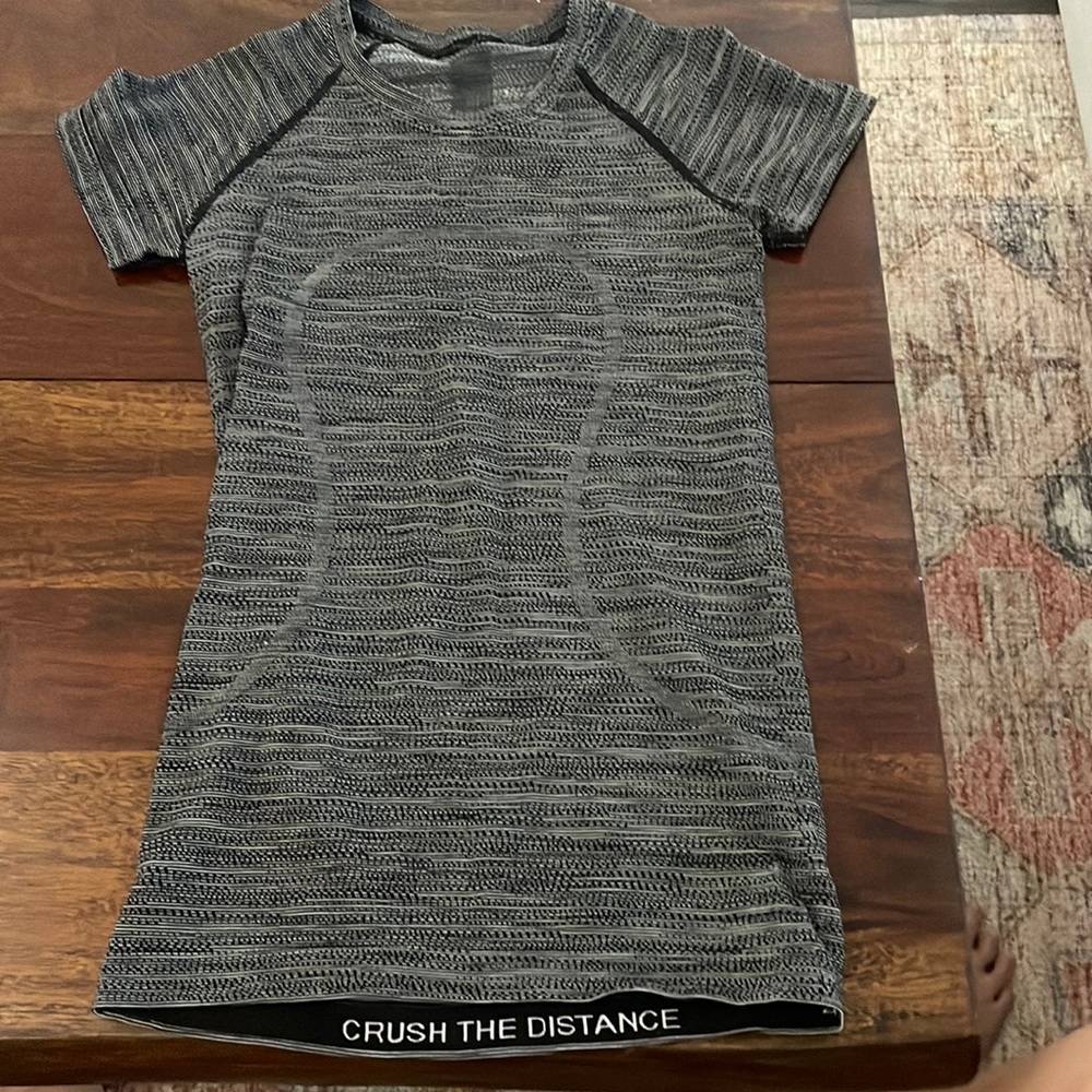 Grey lulu lemon tight running shirt size 4